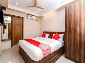 OYO 26559 Renuka Hotels