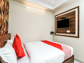 OYO 26559 Renuka Hotels