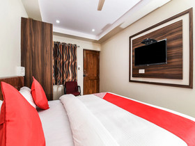 OYO 26559 Renuka Hotels