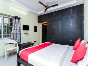Royal Residential Lodge by OYO Rooms