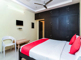 Royal Residential Lodge by OYO Rooms