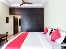 Royal Residential Lodge by OYO Rooms