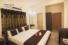SRK Guesthouse By OYO Rooms