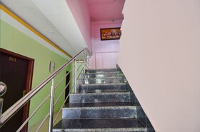 Fabhotel Knight Airways