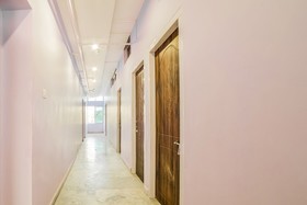 Royal Palace by OYO Rooms