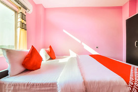 Royal Palace by OYO Rooms