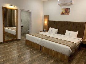 Jungleciti House