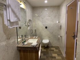 Jungleciti House