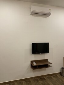 Jungleciti House