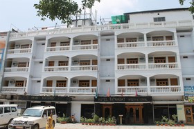 Hotel Tathagat International