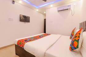 Fabexpress Elite Inn