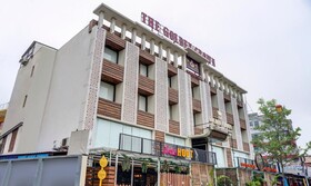 The Golden Crown Hotel Banquet & Cafe