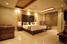 The Golden Crown Hotel Banquet & Cafe