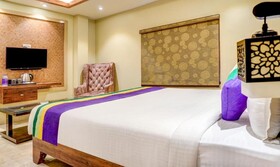 The Golden Crown Hotel Banquet & Cafe