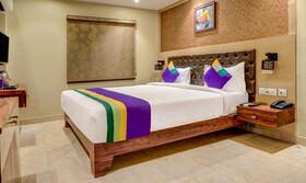 The Golden Crown Hotel Banquet & Cafe