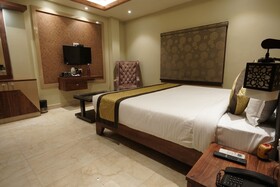 The Golden Crown Hotel Banquet & Cafe