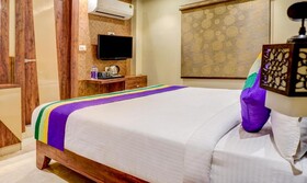 The Golden Crown Hotel Banquet & Cafe