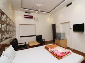Hotel Raj by OYO Rooms