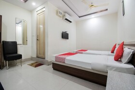 Hotel Aarav Plaza by OYO Rooms
