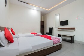 Hotel Aarav Plaza by OYO Rooms