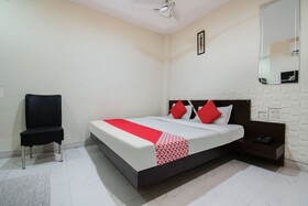 Hotel Aarav Plaza by OYO Rooms