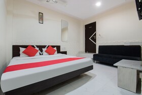 Hotel Aarav Plaza by OYO Rooms