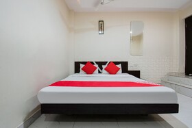Hotel Aarav Plaza by OYO Rooms