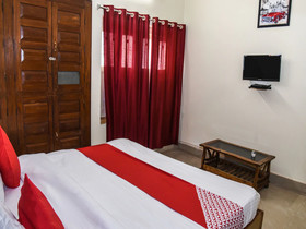 Holiday Inn By OYO Rooms