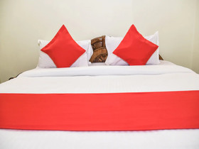 Holiday Inn By OYO Rooms