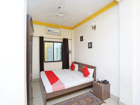 Hotel Deshbandhu By OYO Rooms