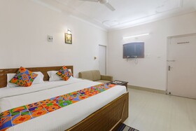 Mega Royal by Fabhotel