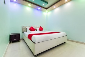 Sheesh Mahal by OYO Rooms