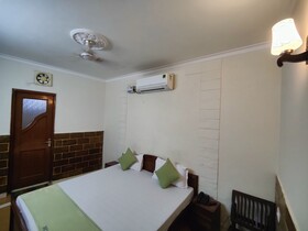 Harish Guest House