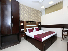 Hotel JH E18HTEEN
