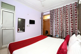 Hotel Paras By OYO Rooms