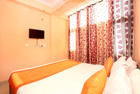 Hotel Paras By OYO Rooms