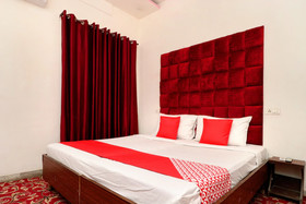 Hotel Rr Villa By OYO Rooms