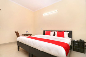 Hotel Sunroof By OYO Rooms