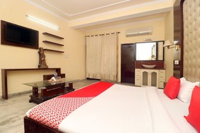OYO 19403 Hotel Ashish Plaza