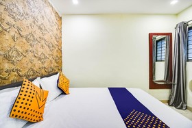Landmark 4 by OYO Rooms