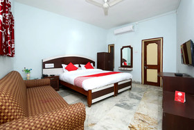 Raja By OYO Rooms