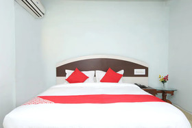 Raja By OYO Rooms