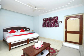 Raja By OYO Rooms