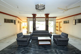 Raja By OYO Rooms