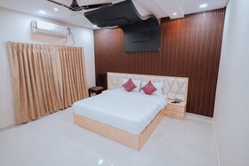 Bajaj's Karwan Inn
