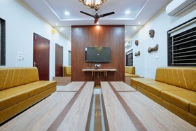 Bajaj's Karwan Inn