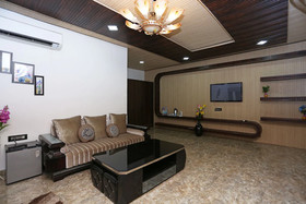 Capital O 22733 Wood Castle