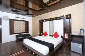 Capital O 22733 Wood Castle