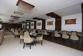 Capital O 22733 Wood Castle