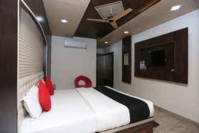 Capital O 22733 Wood Castle